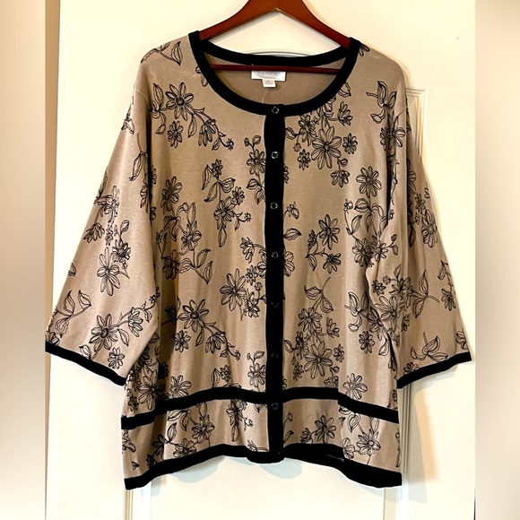 CJ Banks Sweaters - CJ Banks Taupe & Black Floral 3/4 Sleeve Lightweight Sweater Women’s Size 3X